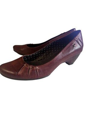 Pikolinos brown wooded wedge heel leather pump size 37 U.S. size 7
